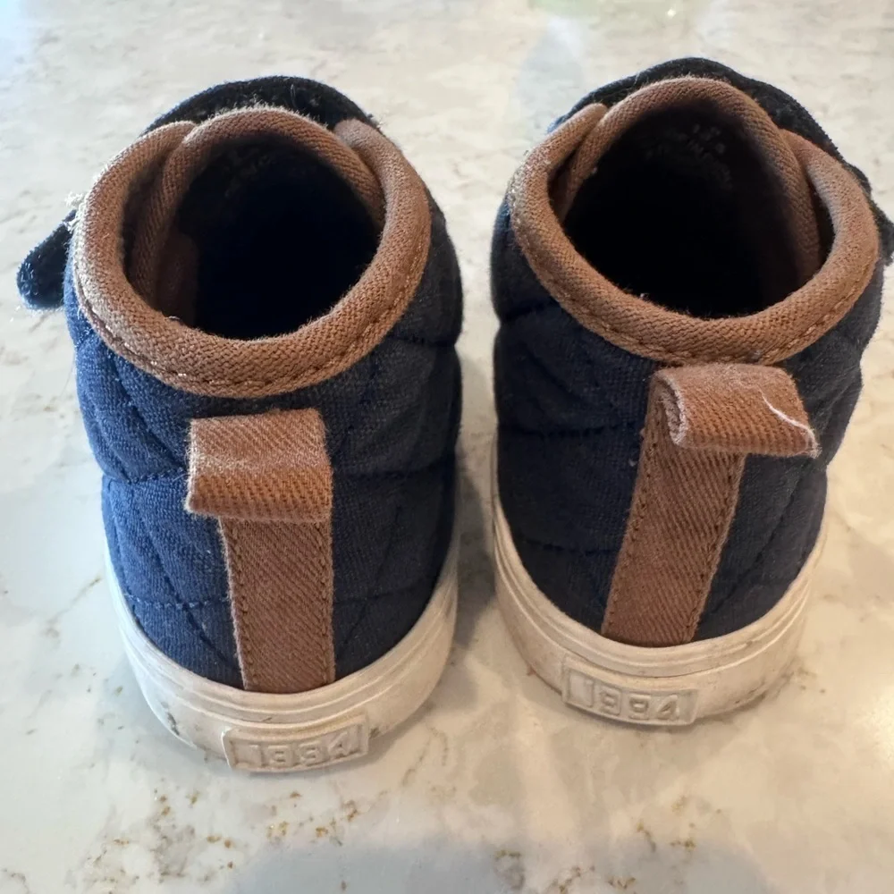 Old Navy size 6 Blue and Brown Kids Shoes